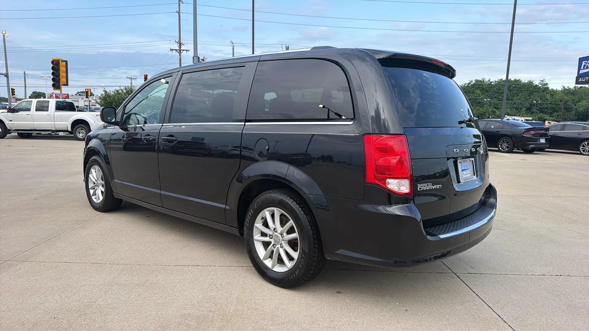 Used 2019 Dodge Grand Caravan SXT w/ Driver Convenience Group FWD image 13