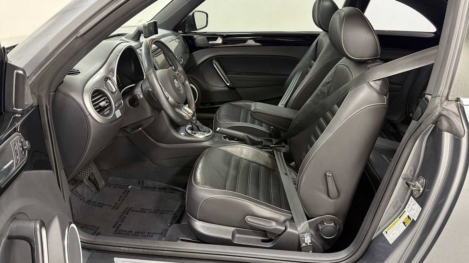 Used 2014 Volkswagen Beetle TDI image 15