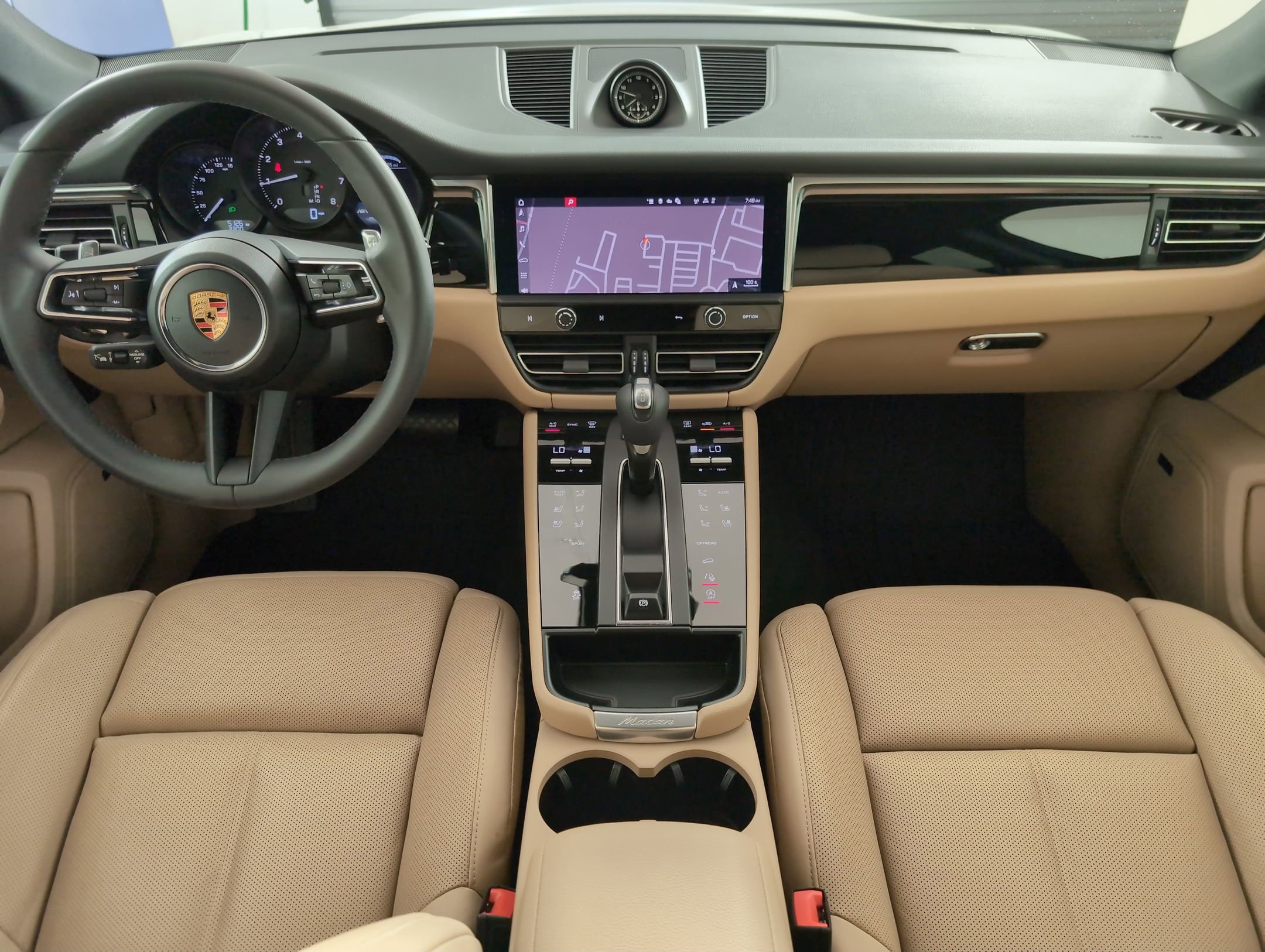 Certified 2025 Porsche Macan image 20