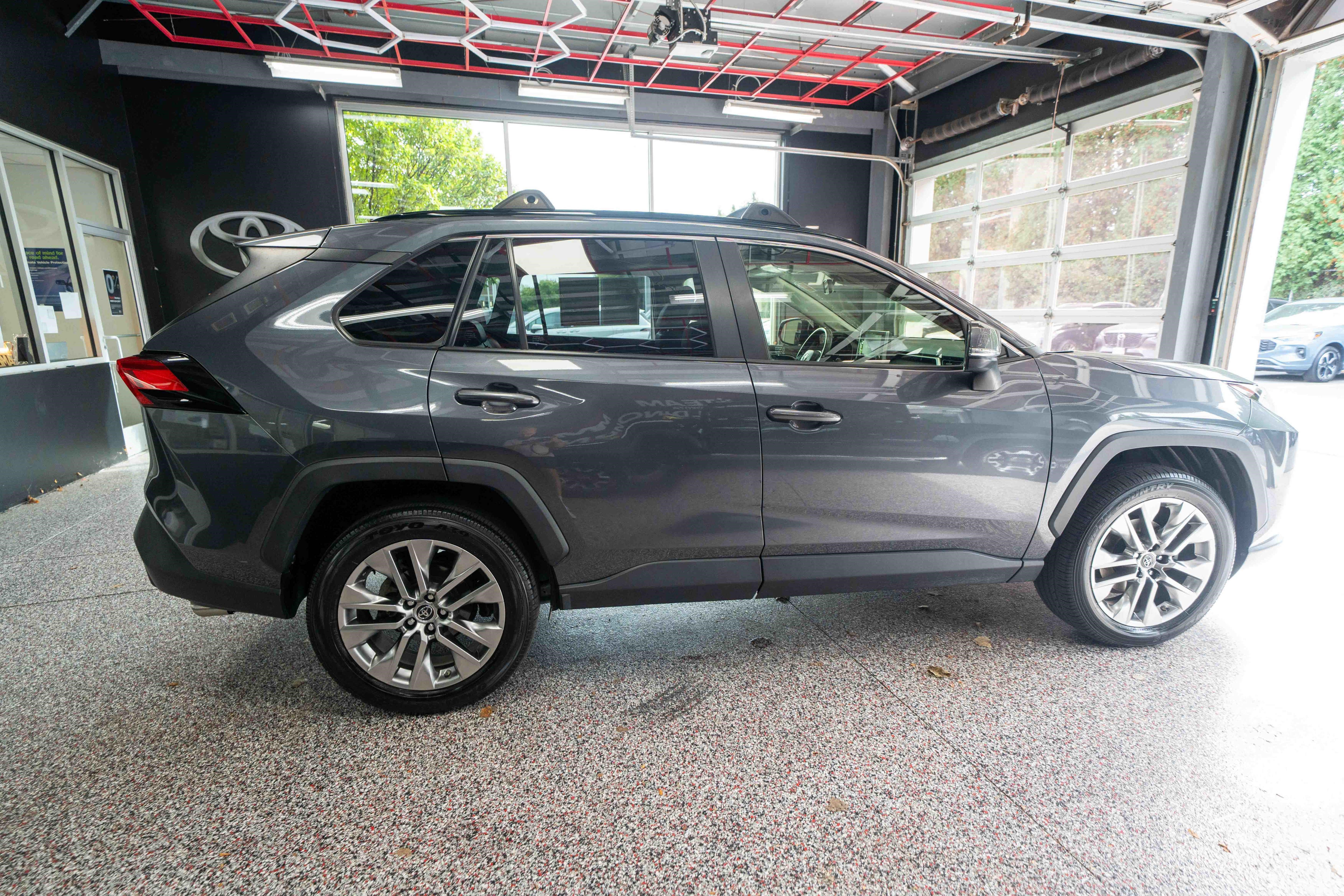 Used 2019 Toyota RAV4 XLE Premium w/ All Weather Liner Package AWD/4WD image 4