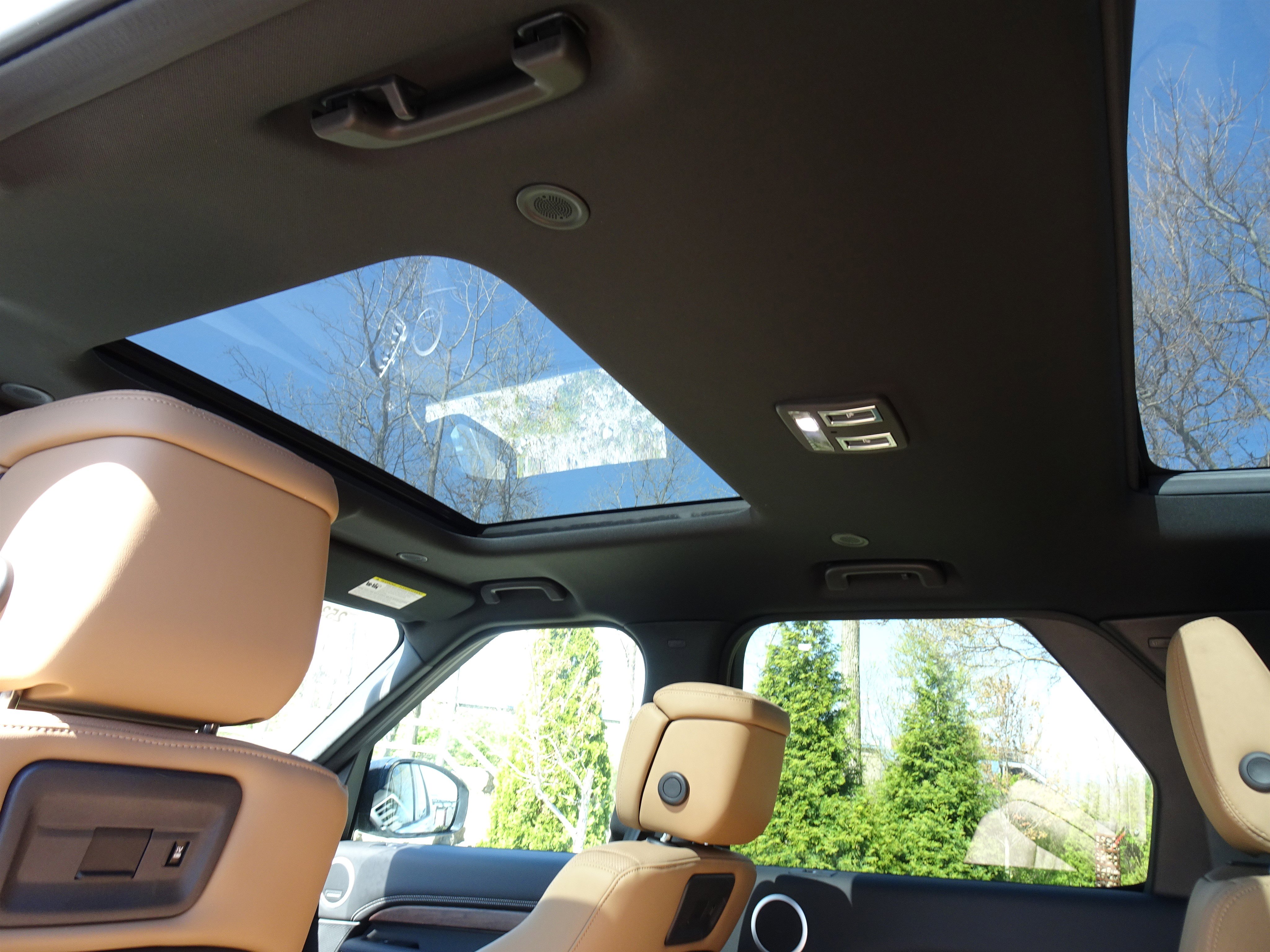 New 2025 Land Rover Discovery Dynamic SE image 23