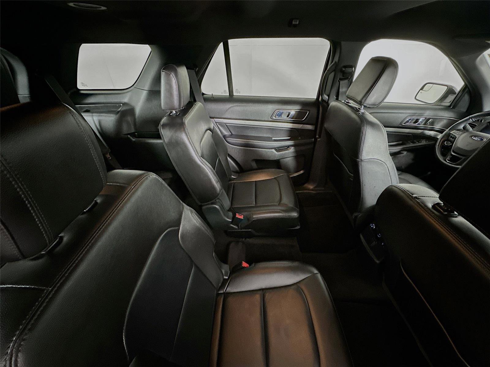 Used 2018 Ford Explorer XLT w/ Equipment Group 202A image 28