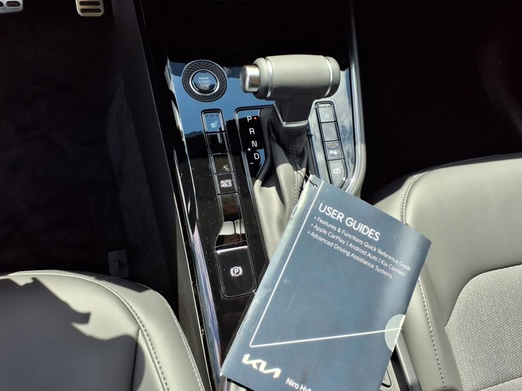 New 2025 Kia Niro EX Touring image 24