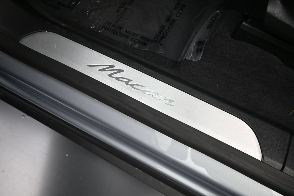 Certified 2025 Porsche Macan Electric RWD image 25