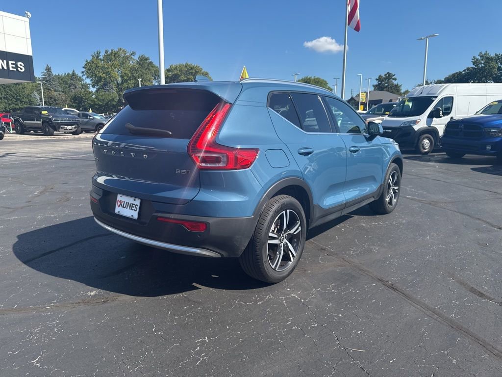 Used 2024 Volvo XC40 B5 Core image 3