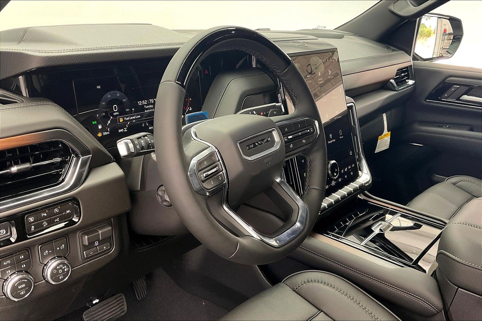 New 2026 GMC Yukon XL Denali w/ Denali Reserve Package AWD/4WD image 4