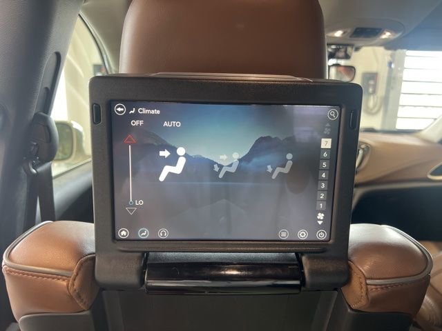 Used 2017 Chrysler Pacifica Limited w/ UConnect Theater Package image 17