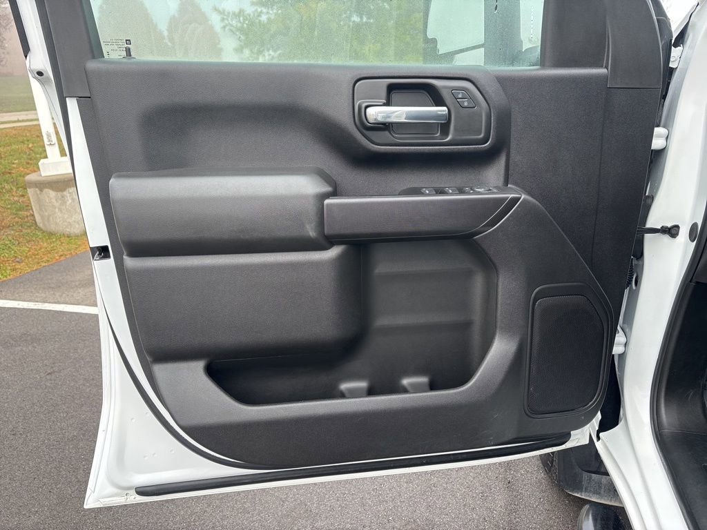 Used 2025 Chevrolet Silverado 2500 Custom w/ Custom Value Package image 15
