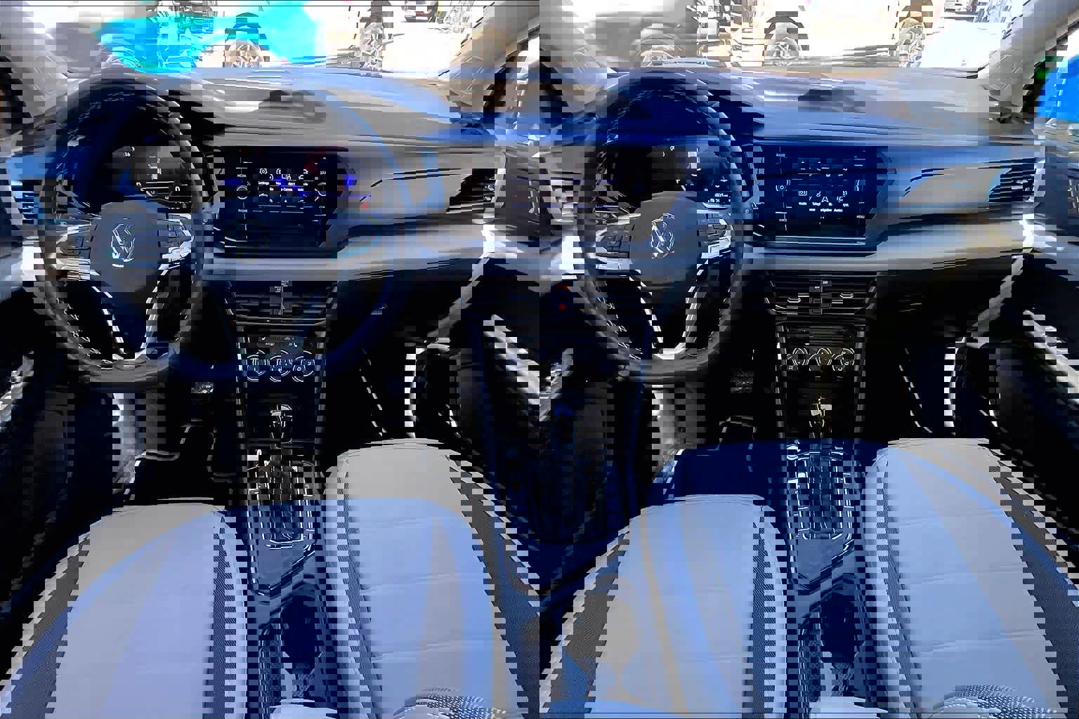 Used 2023 Volkswagen Taos SE image 16