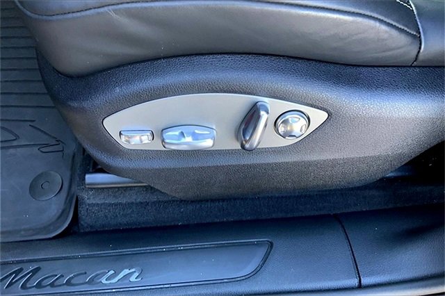 Used 2025 Porsche Macan image 31