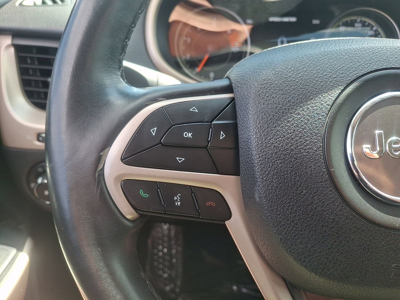 Used 2018 Jeep Cherokee Limited AWD/4WD image 20