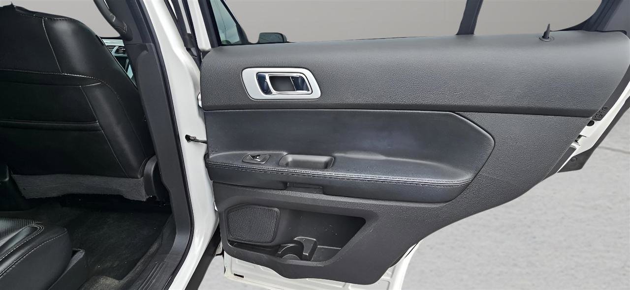 Used 2014 Ford Explorer Limited w/ Equipment Group 302A AWD/4WD image 24