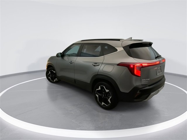 Used 2024 Kia Seltos EX image 2