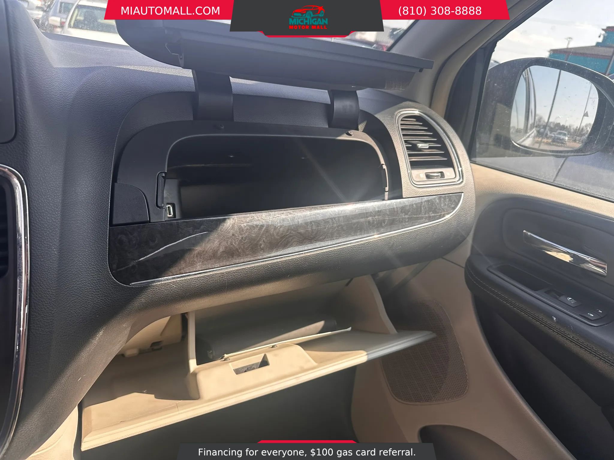 Used 2014 Chrysler Town & Country Touring-L w/ Driver Convenience Group image 12