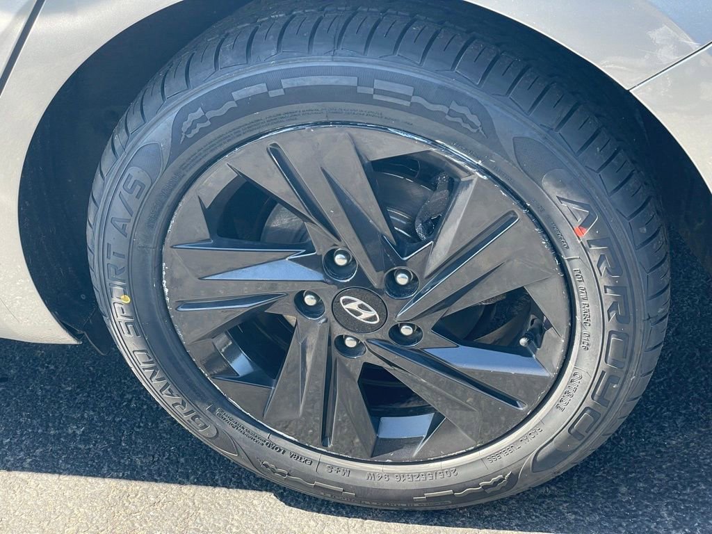 Used 2023 Hyundai Elantra SEL w/ Preferred Accessory Package image 26