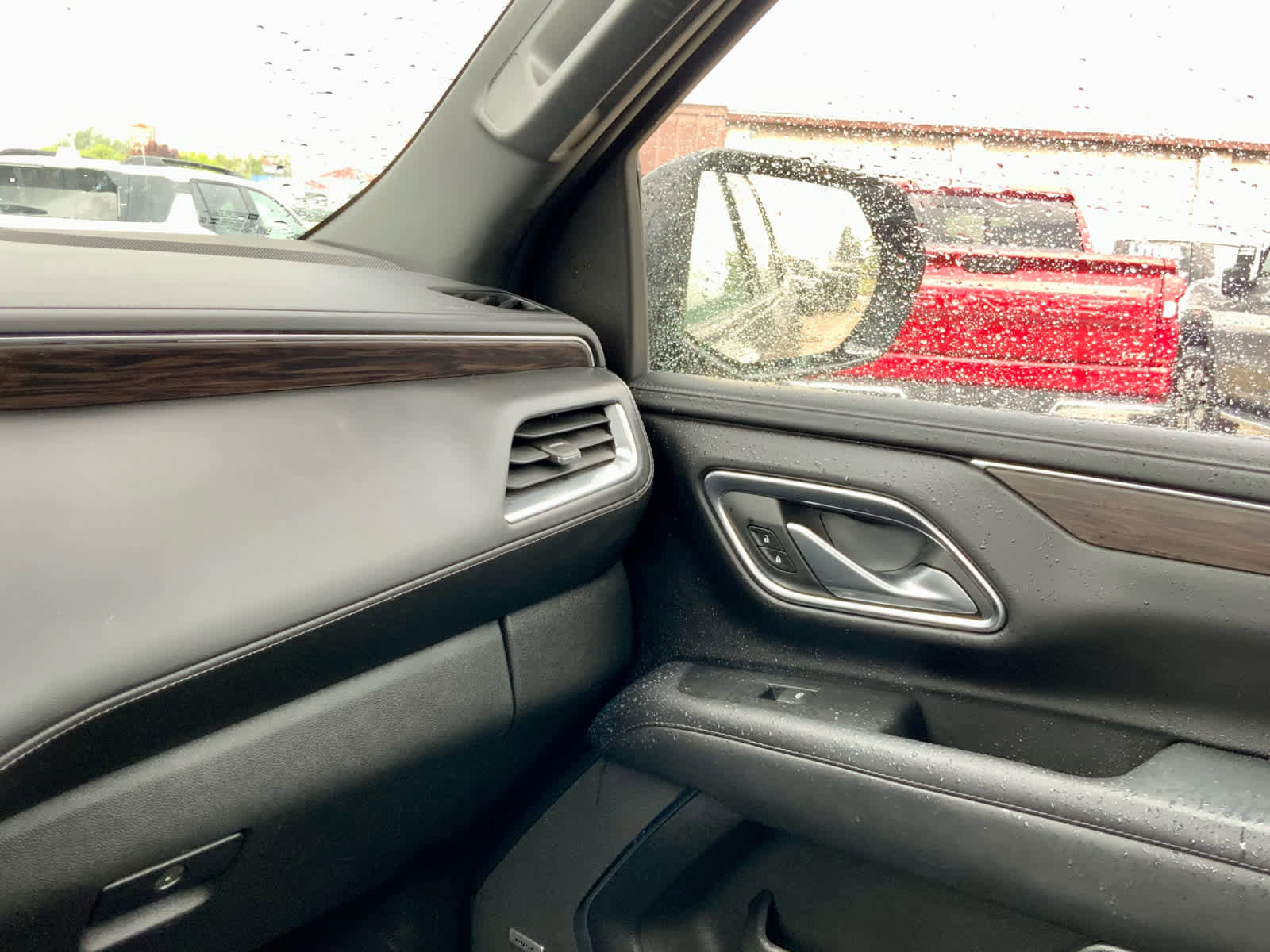 Used 2023 Chevrolet Tahoe Z71 w/ Off-Road Capability Package image 37