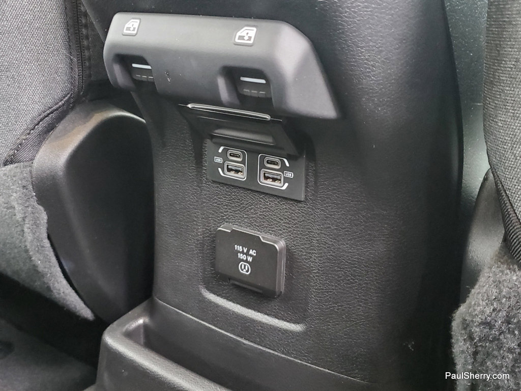 Used 2025 Jeep Wrangler Sahara image 28