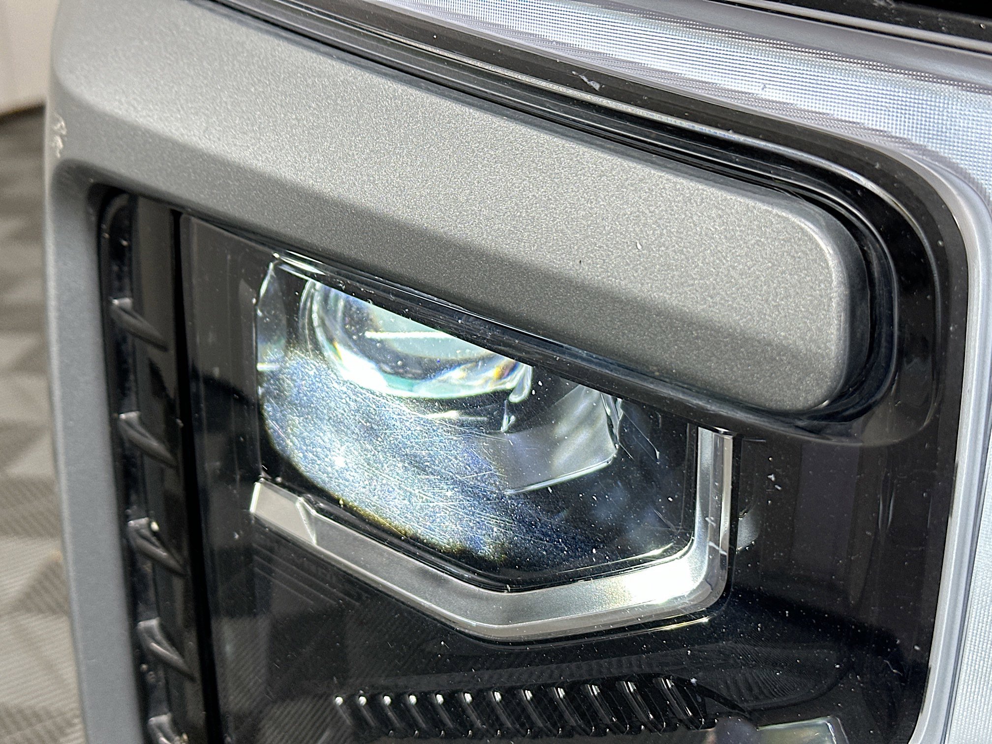 Used 2025 Chevrolet Suburban Z71 image 9