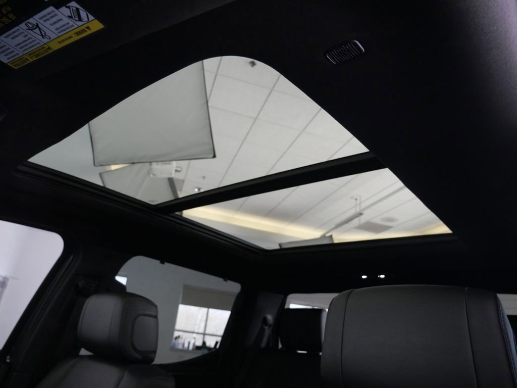 Used 2024 Toyota Tundra Platinum AWD/4WD image 27