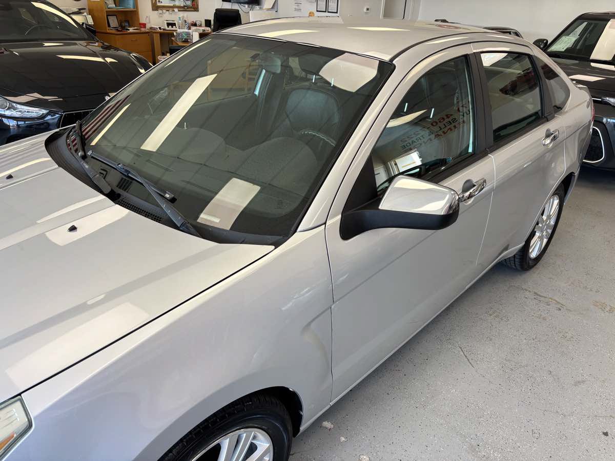 Used 2010 Ford Focus SEL FWD image 3