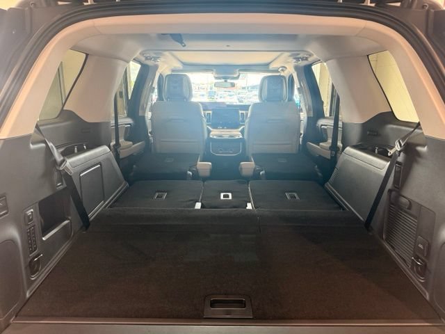 New 2027 Ford Expedition Platinum w/ Platinum Ultimate Package AWD/4WD image 11