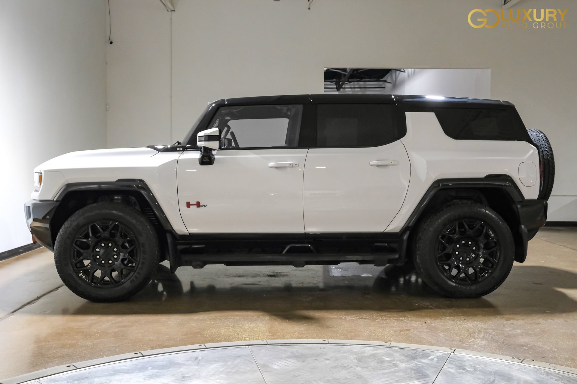 Used 2025 GMC Hummer EV 2X w/ LPO, Sport Package AWD/4WD image 13