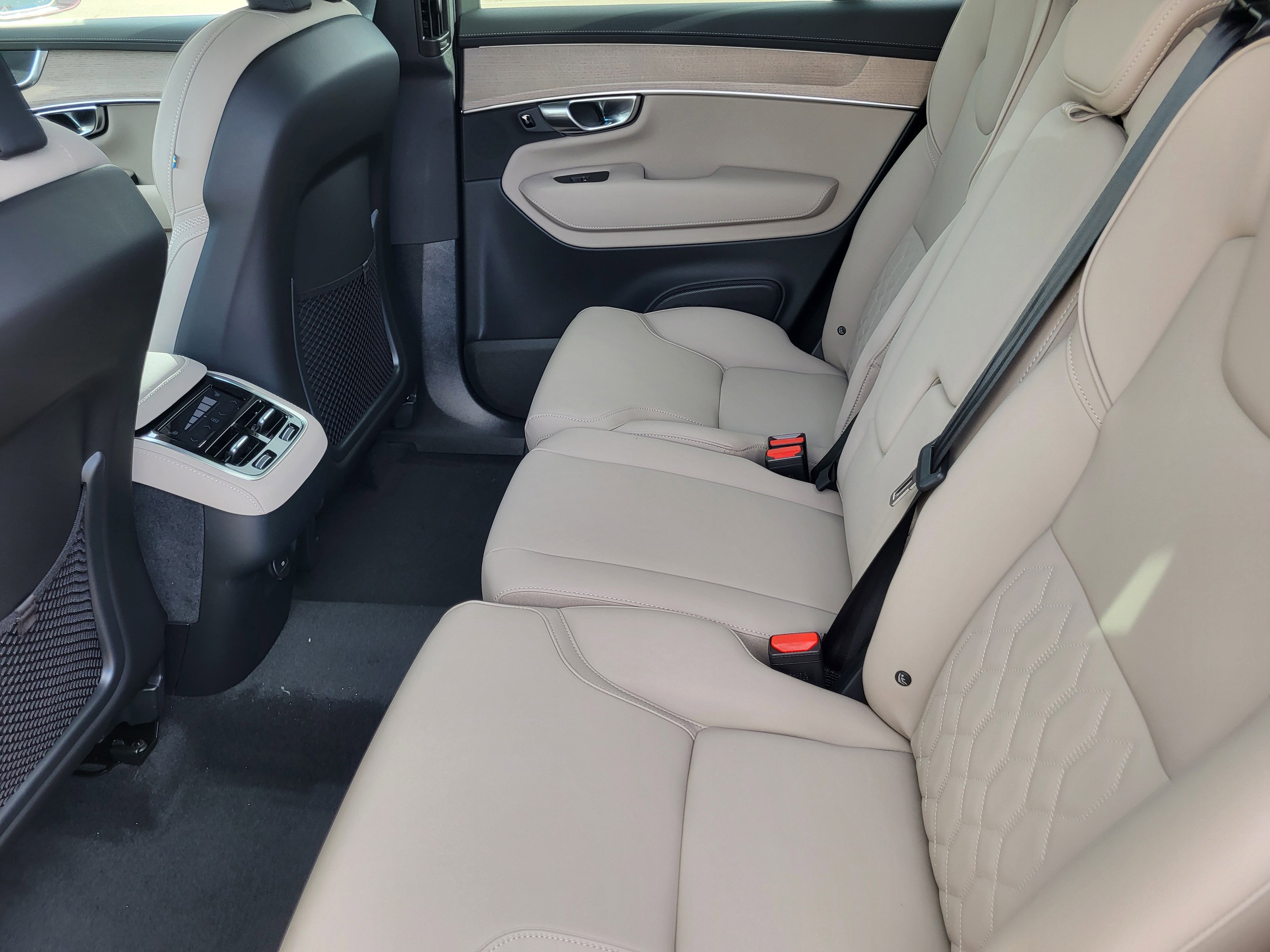 New 2026 Volvo XC90 B5 Core w/ Protection Package Premier AWD/4WD image 18