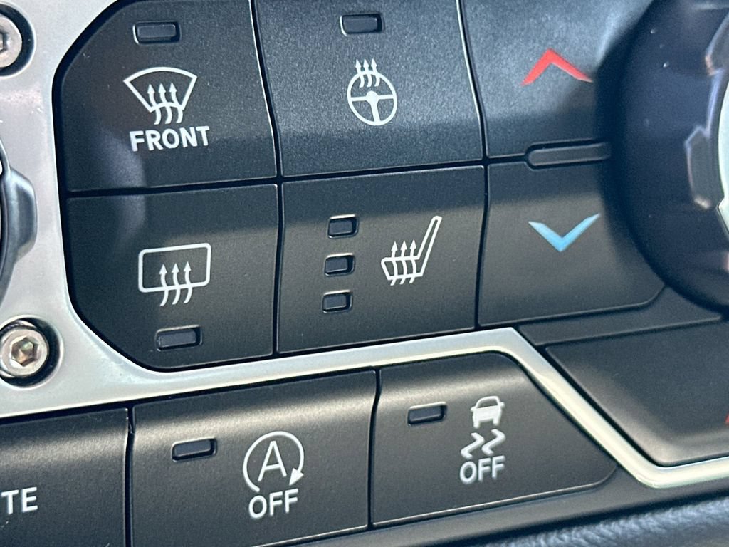 Used 2025 Jeep Wrangler Unlimited Sahara AWD/4WD image 19