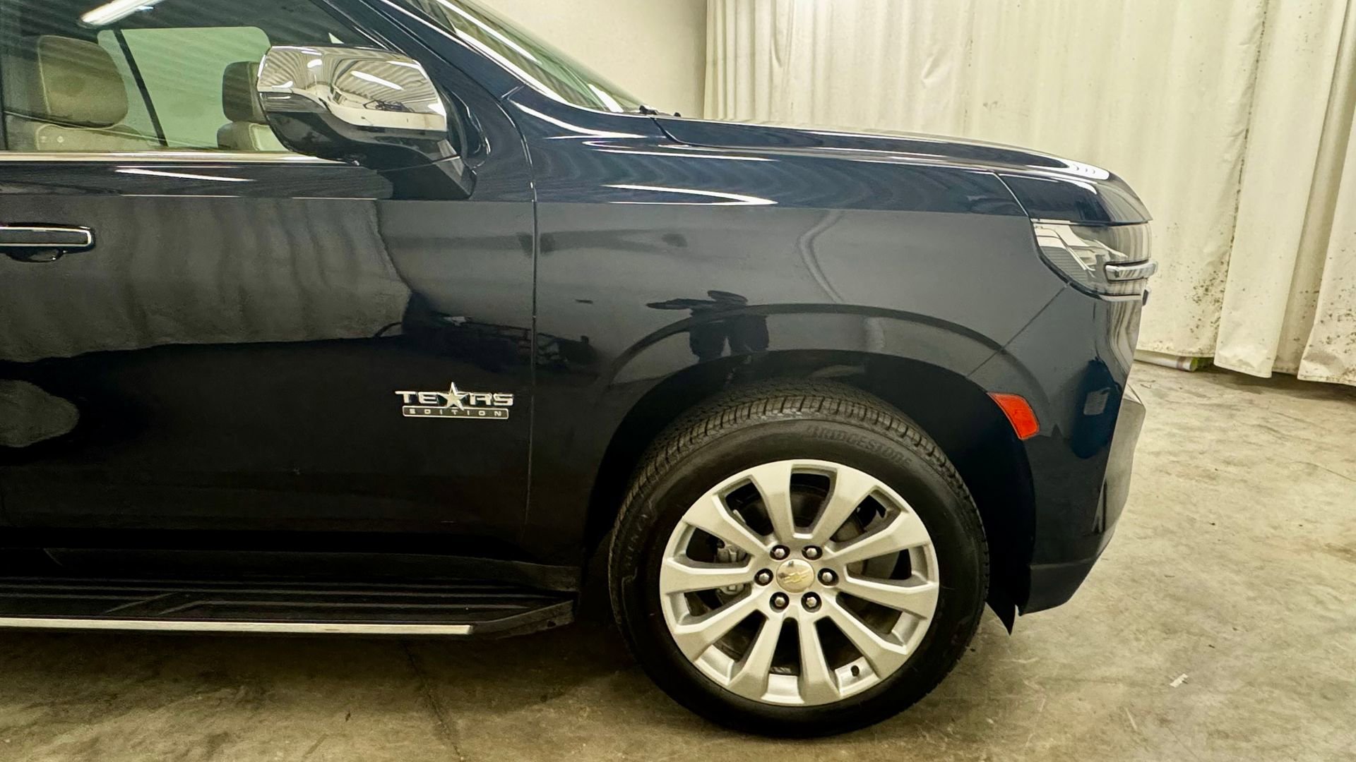 Used 2021 Chevrolet Tahoe Premier w/ Premium Package RWD image 4