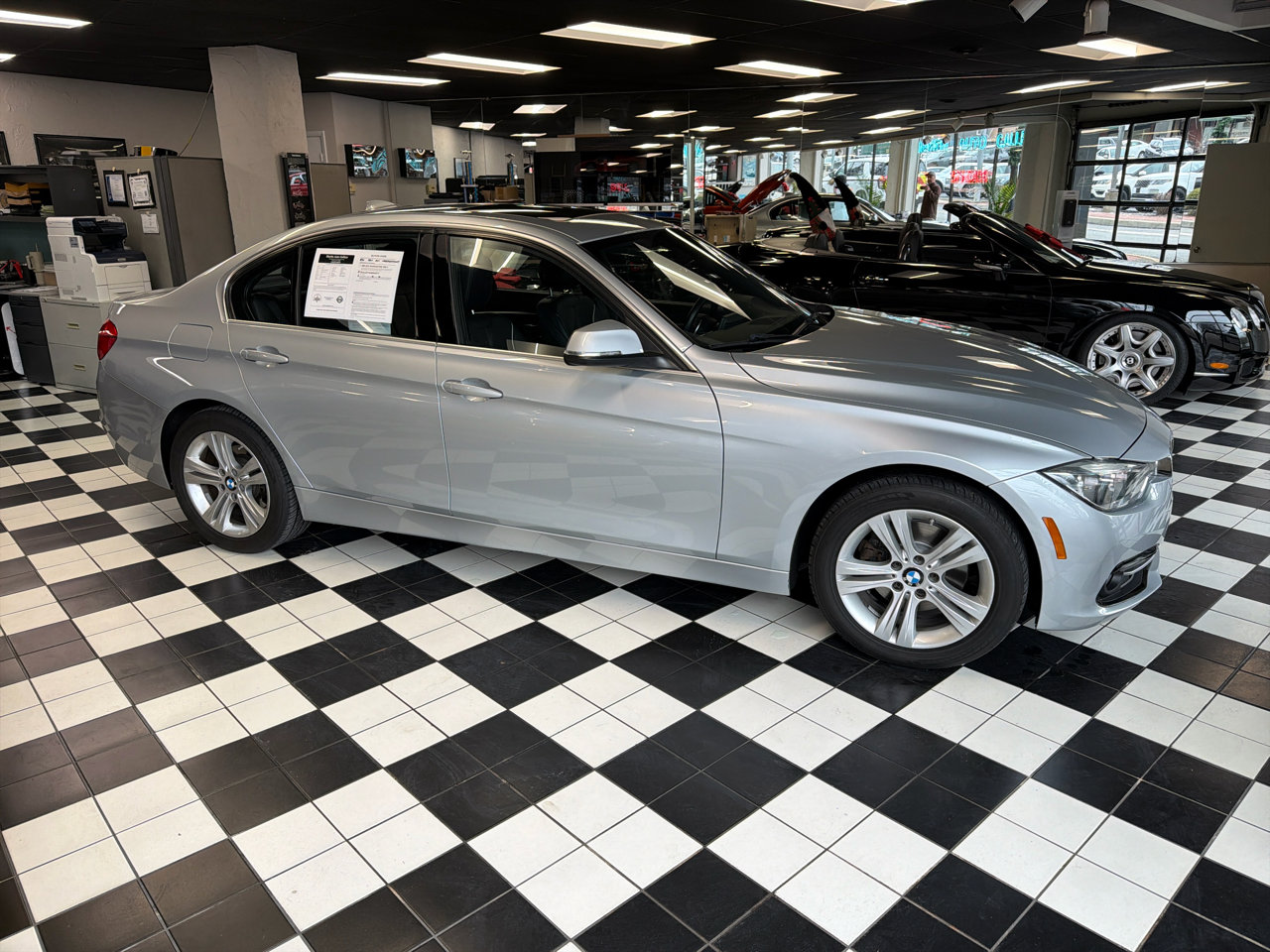 Used 2017 BMW 330i xDrive 330i xDrive SULEV Sedan image 3
