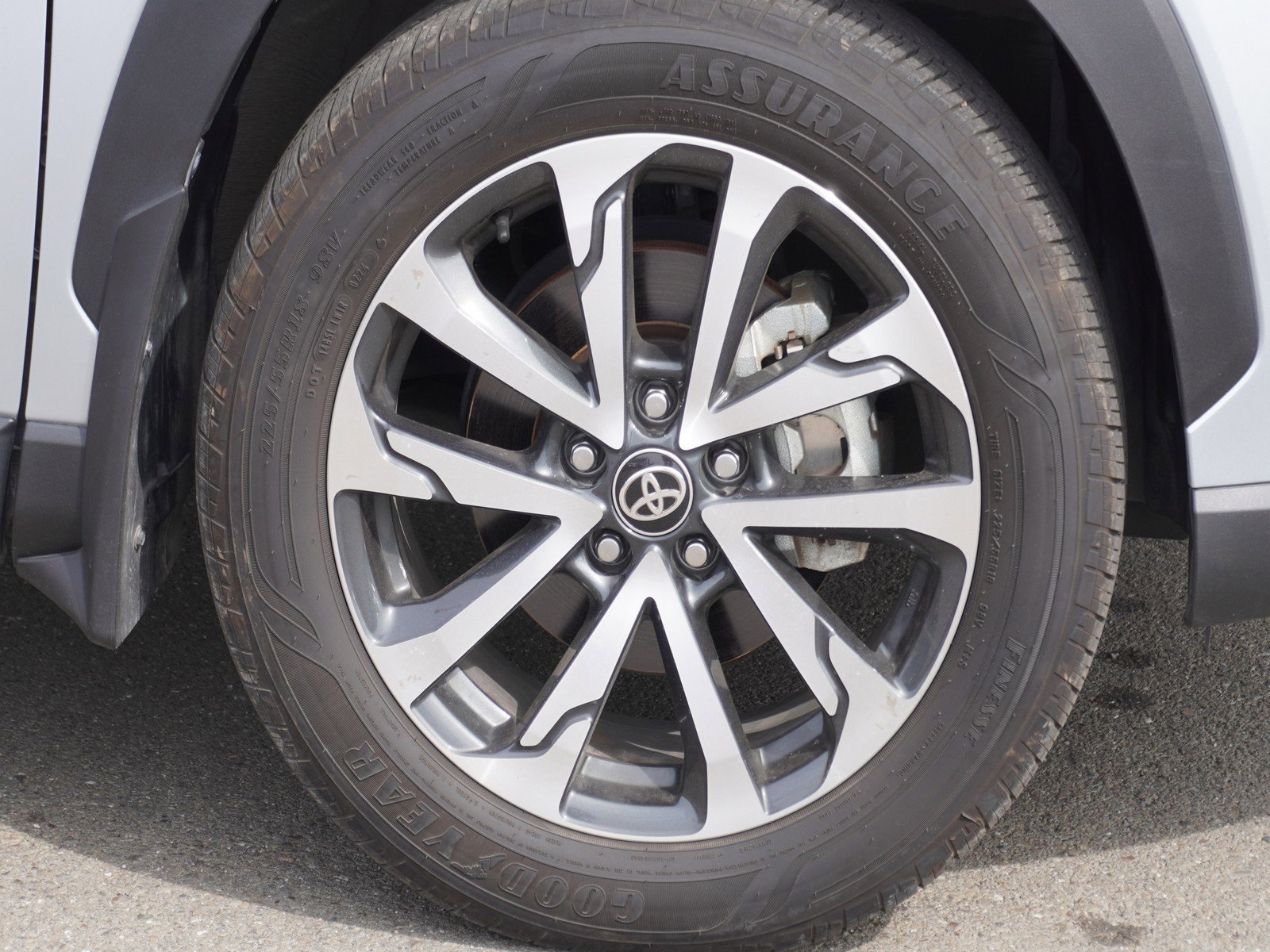 Used 2024 Toyota Corolla Cross XLE w/ Convenience Package image 5