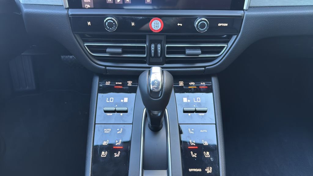 Used 2026 Porsche Macan image 14
