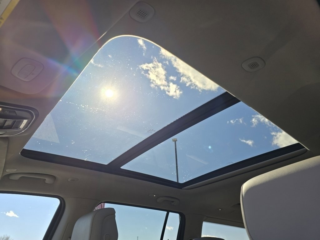 Used 2023 Jeep Wagoneer Series III w/ Premium Group I image 3