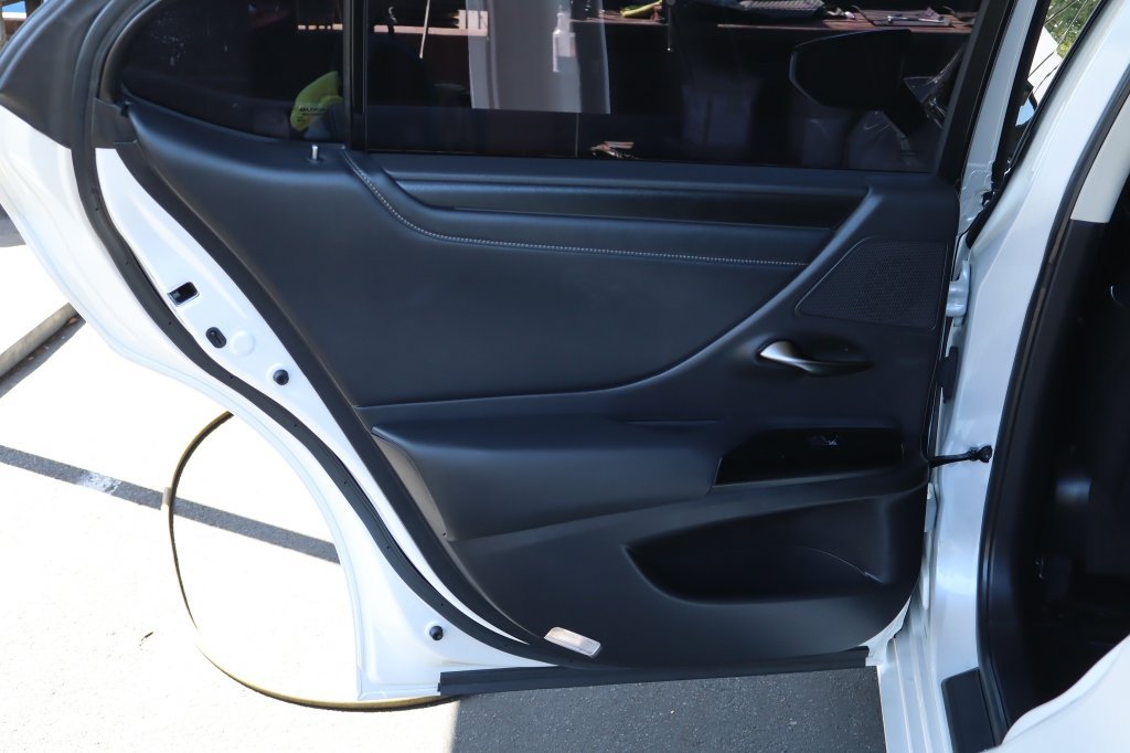 Used 2023 Lexus ES 300h w/ Accessory Package (Z1) FWD image 33