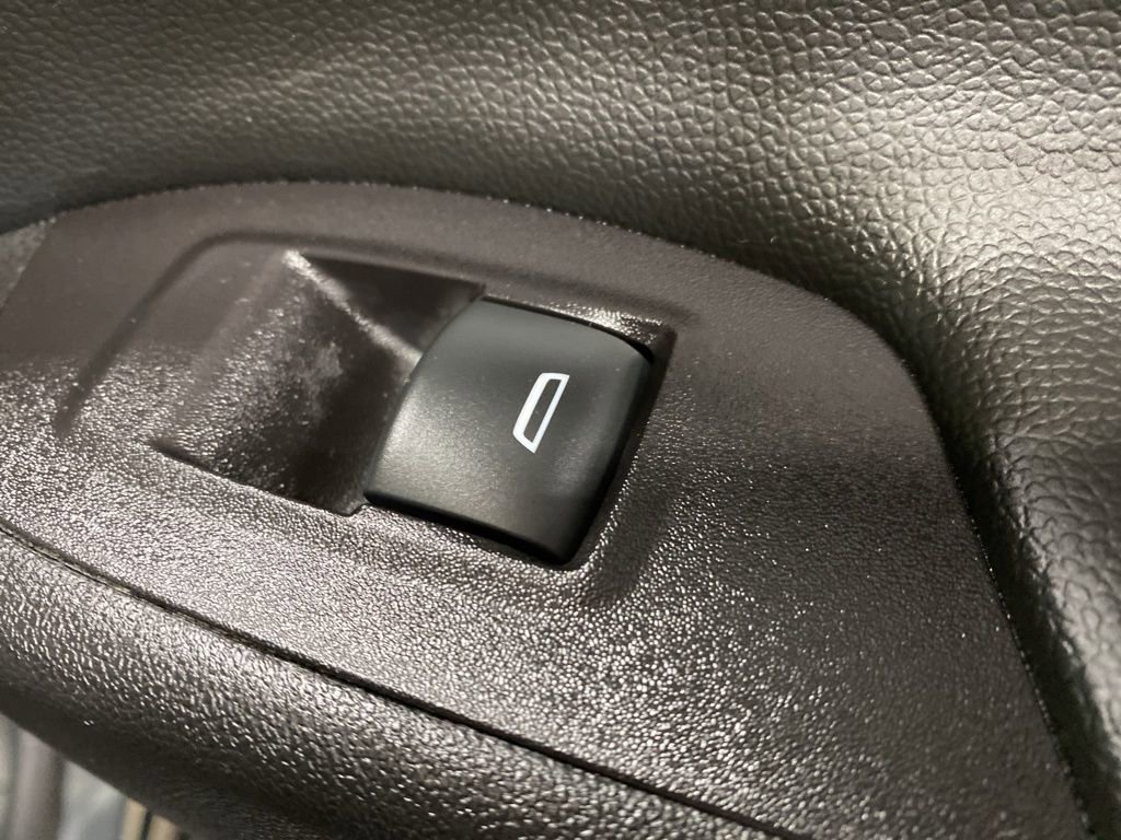 Used 2020 Chevrolet Equinox Premier image 16