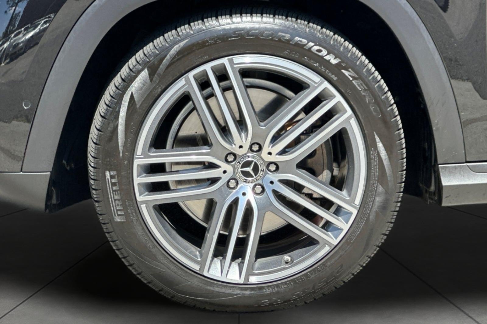 Used 2026 Mercedes-Benz GLS 450 4MATIC image 27