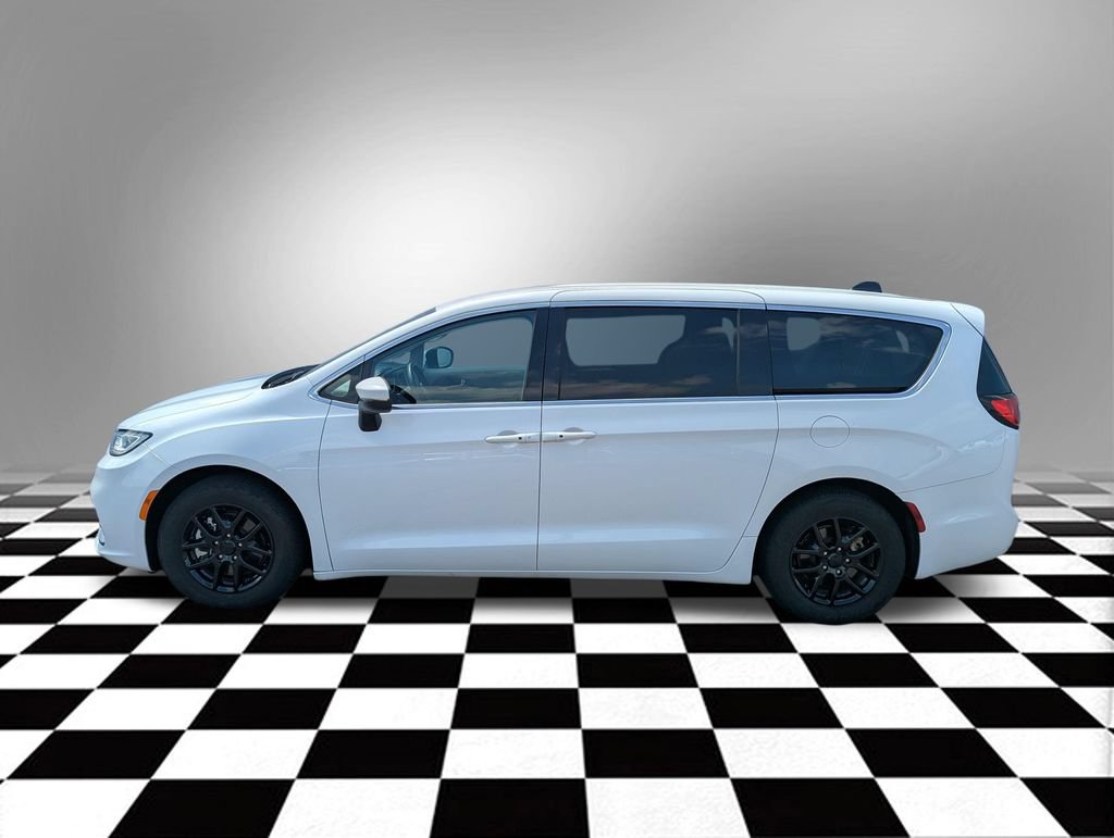 Used 2023 Chrysler Pacifica Touring-L FWD image 3