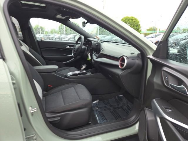 Used 2024 Chevrolet Trax RS w/ Sunroof Package FWD image 52