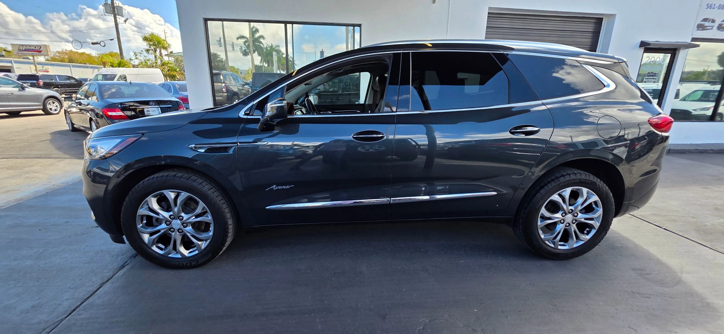 Used 2018 Buick Enclave Avenir w/ Avenir Technology Package AWD/4WD image 20