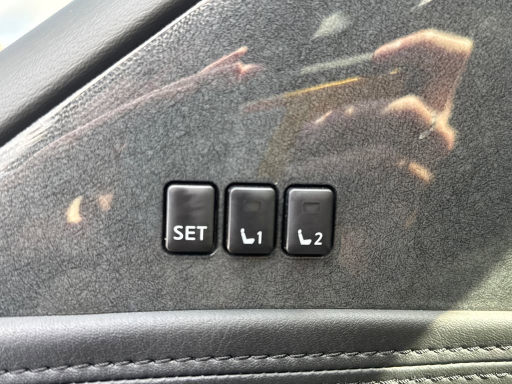 Used 2024 Nissan Armada SL w/ Midnight Edition Package image 32