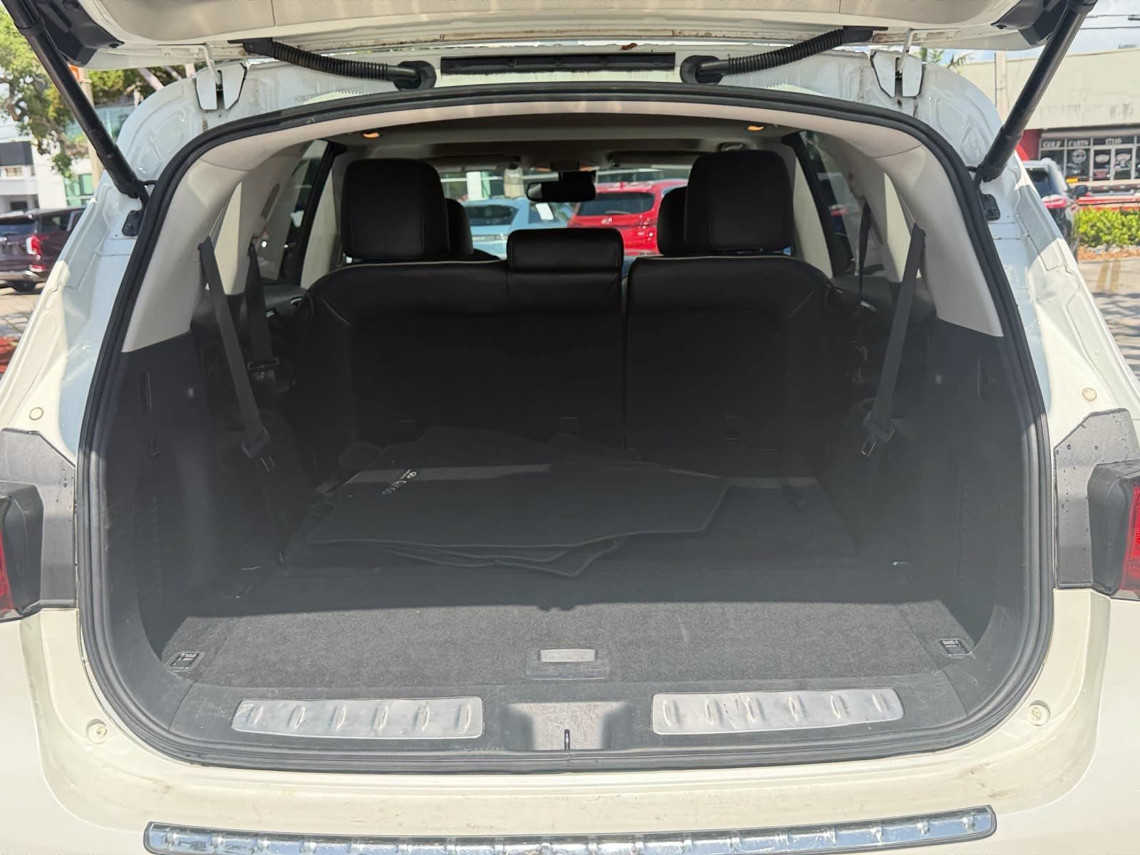 Used 2017 INFINITI QX60 Luxe w/ Premium Plus Package AWD/4WD image 12