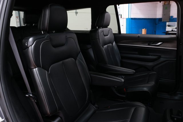 Used 2024 Jeep Grand Cherokee L Limited w/ Luxury Tech Group II image 13