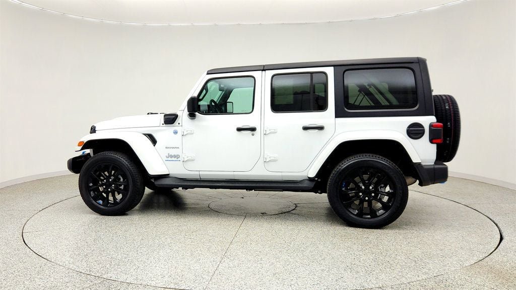 Used 2023 Jeep Wrangler Unlimited Sahara w/ Dual Top Group AWD/4WD image 8
