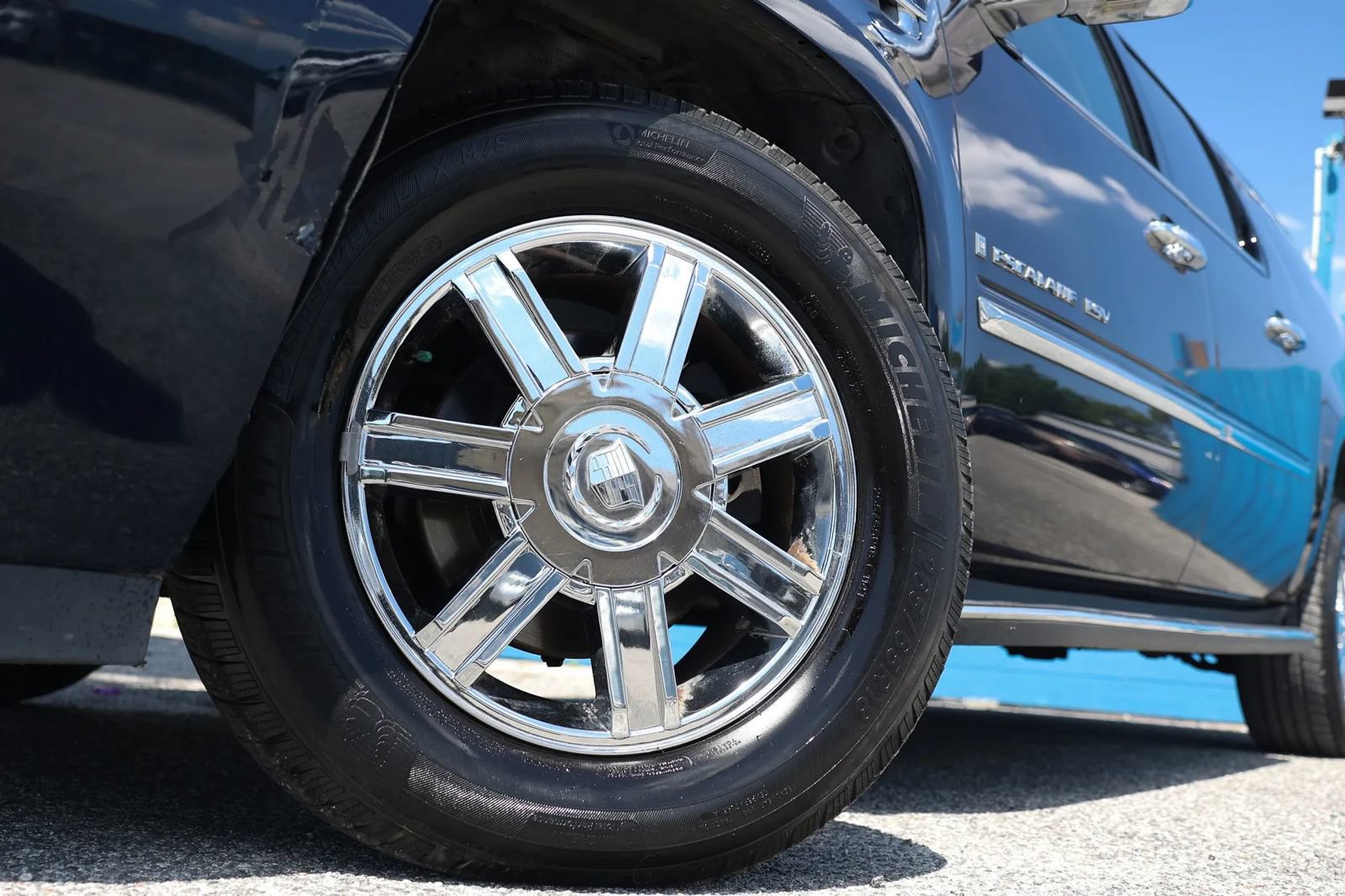 Used 2007 Cadillac Escalade ESV AWD w/ Information Package image 19