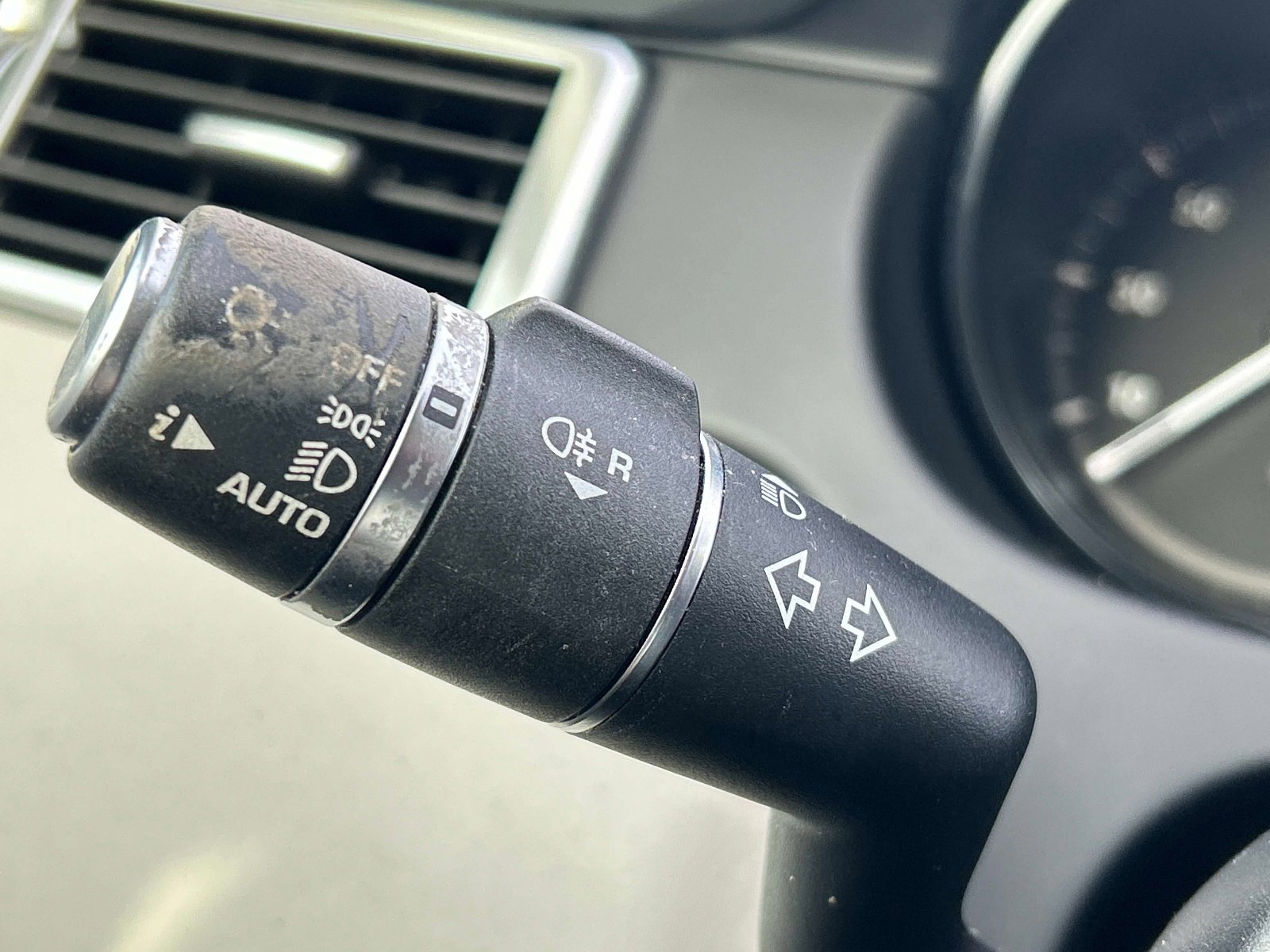 Used 2019 Land Rover Discovery Sport SE image 26