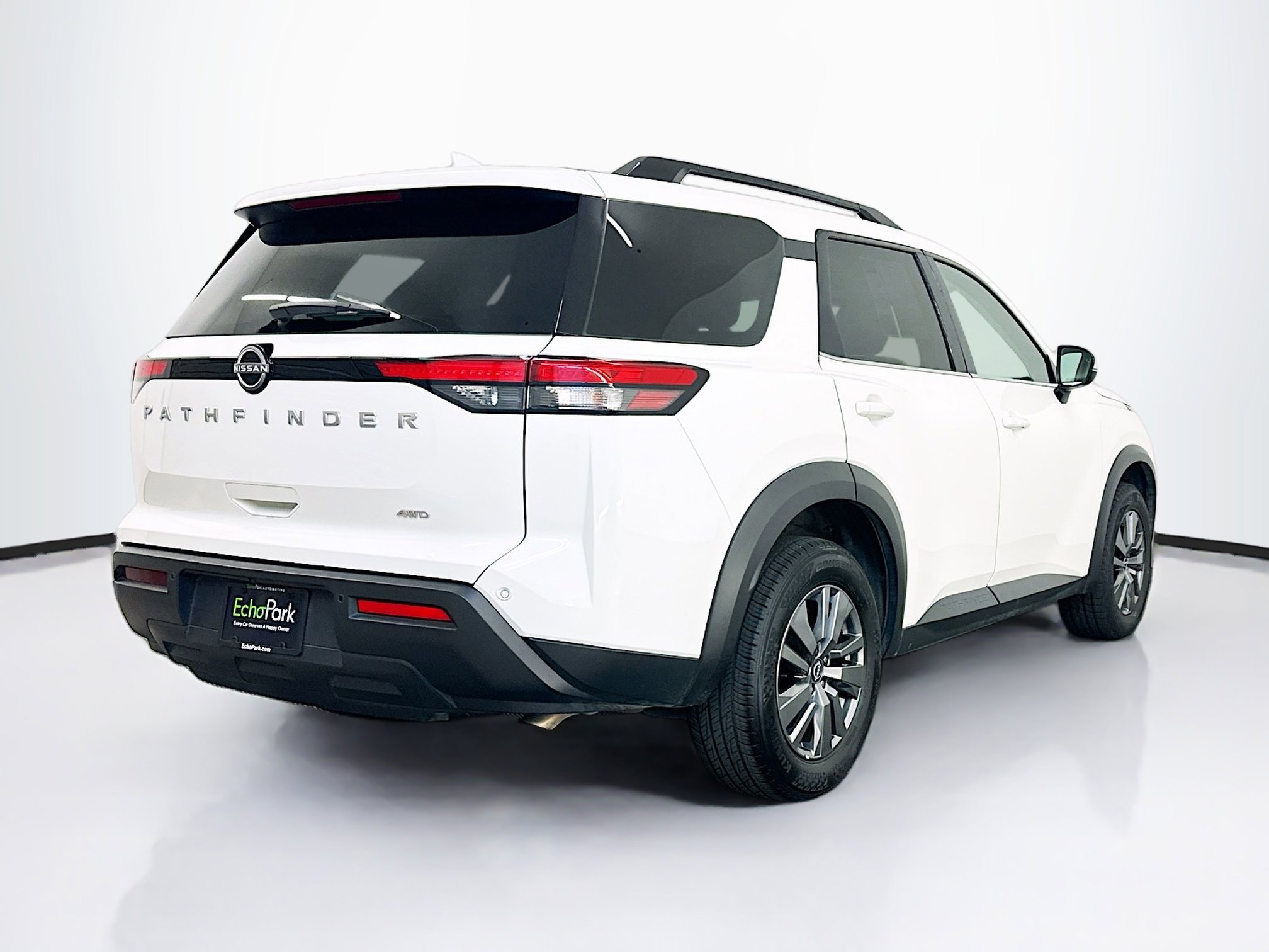 Used 2025 Nissan Pathfinder SV image 9