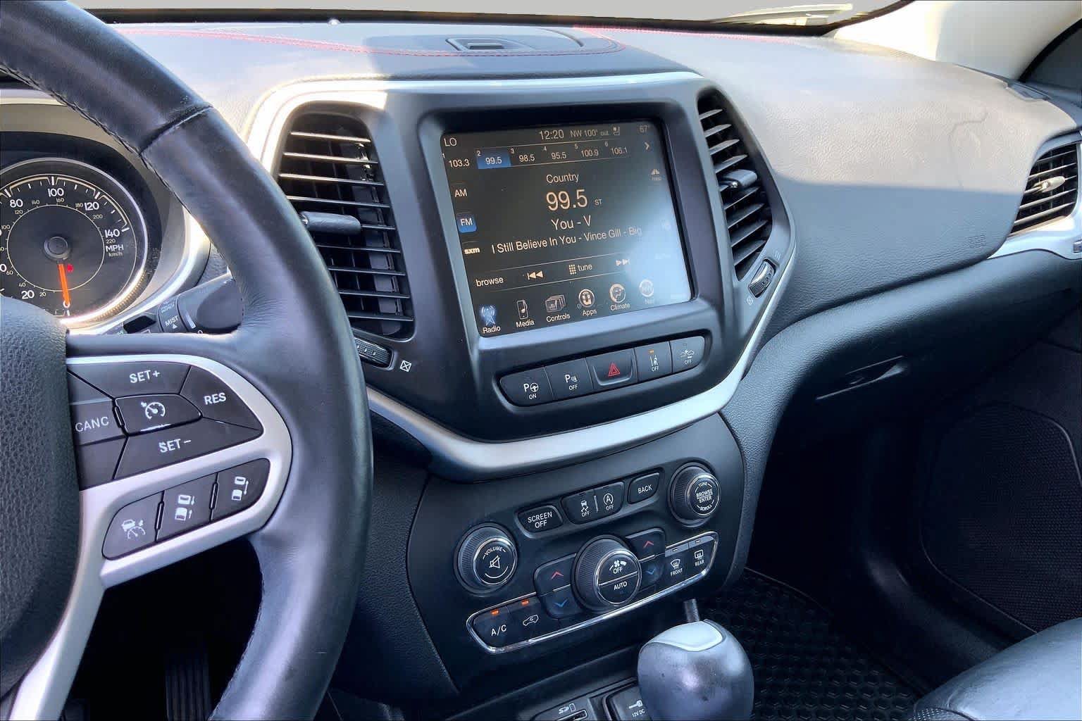 Used 2017 Jeep Cherokee Trailhawk AWD/4WD image 6