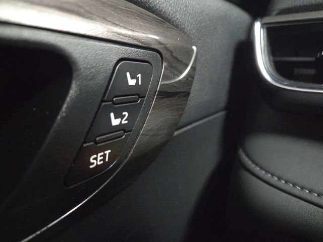 Used 2023 Toyota Highlander L image 33