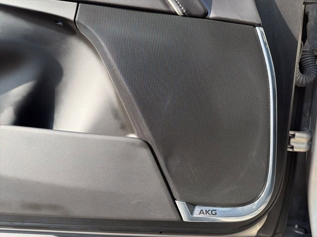 Used 2023 Cadillac Escalade Premium Luxury image 27