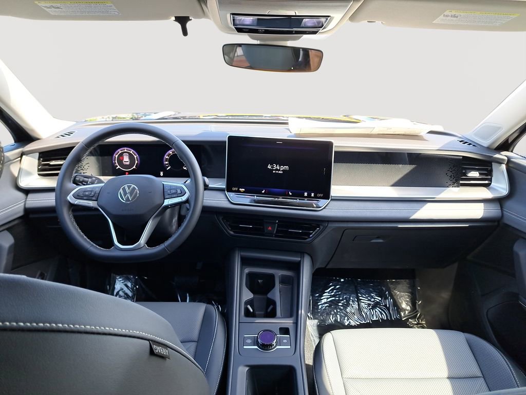 New 2025 Volkswagen Tiguan SE FWD image 19
